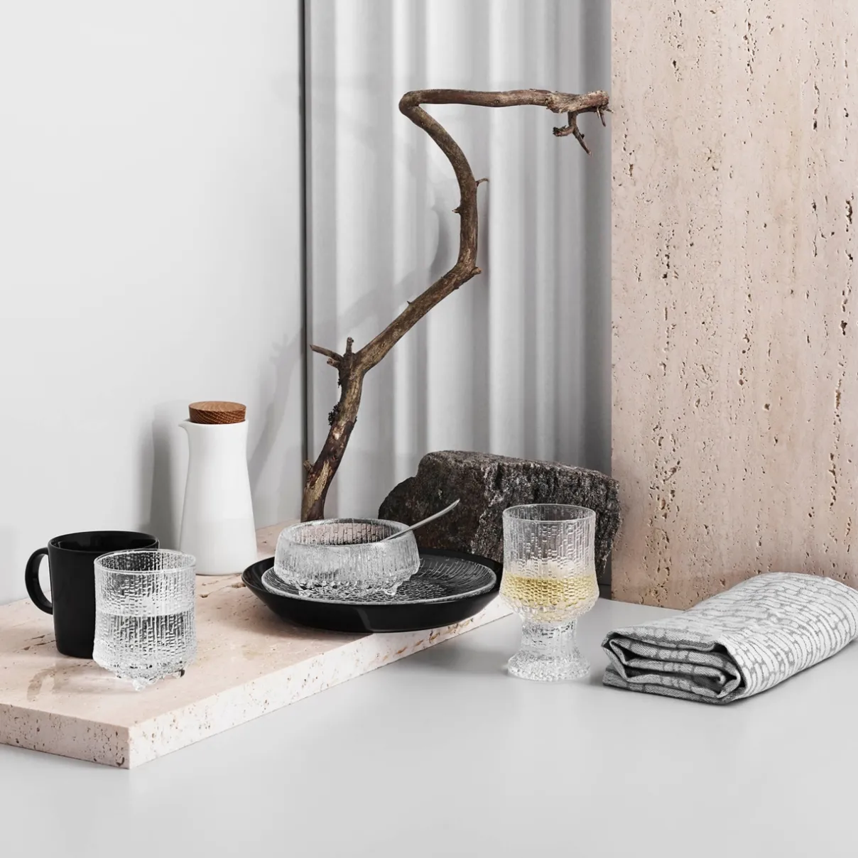 IITTALA Tarjoiluastiat|Kaatimet Ja Karahvit-Kaadin 0,2l kannella valkoinen