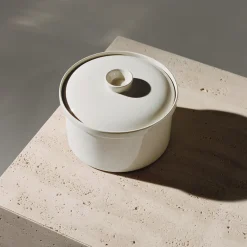 IITTALA Uunivuoat Ja Padat|Kattilat Ja Kasarit-Kannellinen pata 2,3L Valkoinen