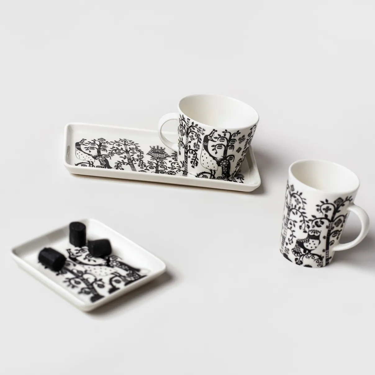 IITTALA Lautaset-Lautanen suorakaide 12x24cm Musta