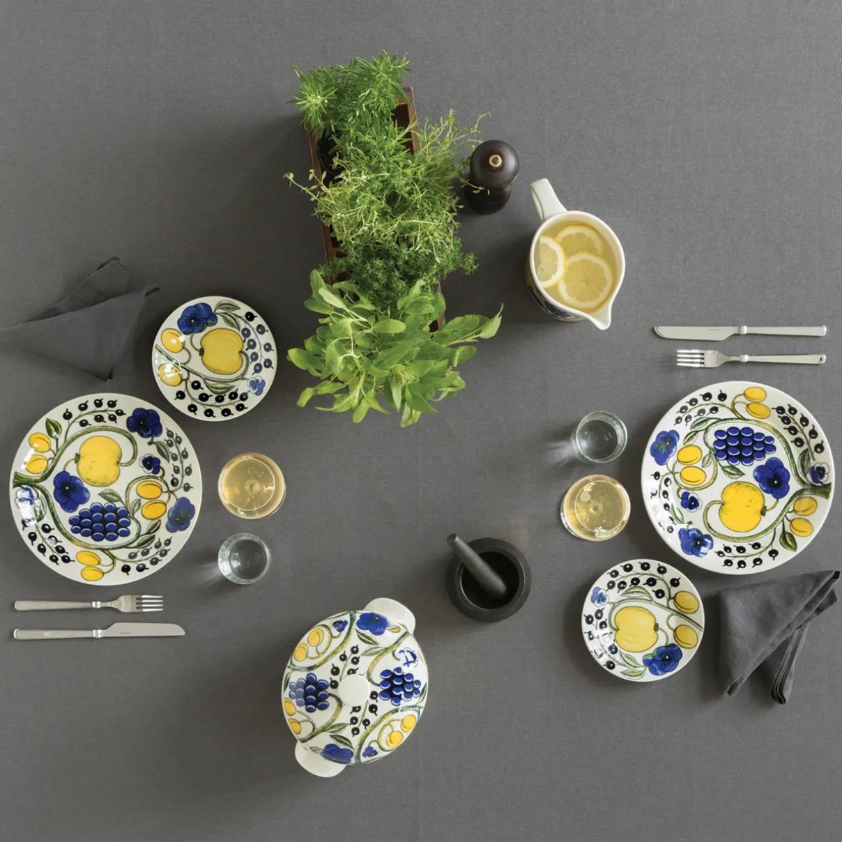 IITTALA Tarjoiluastiat|Tarjoilukulhot-Liemimalja 2,8l kannella