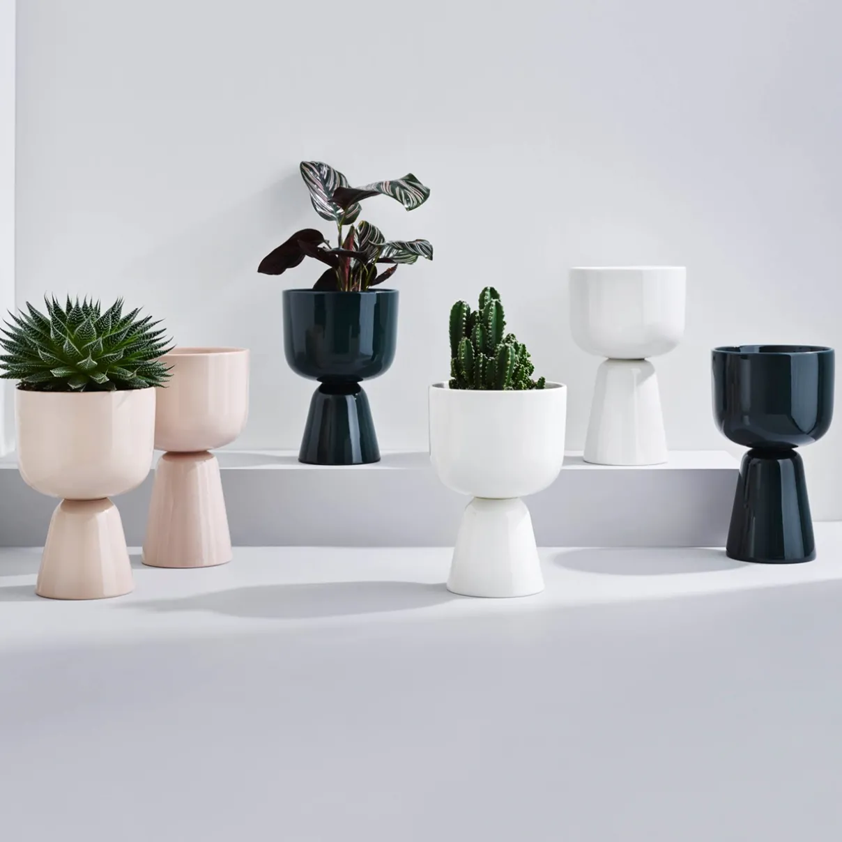 IITTALA Kukkaruukut-Ruukku jalallinen S korkea Beige