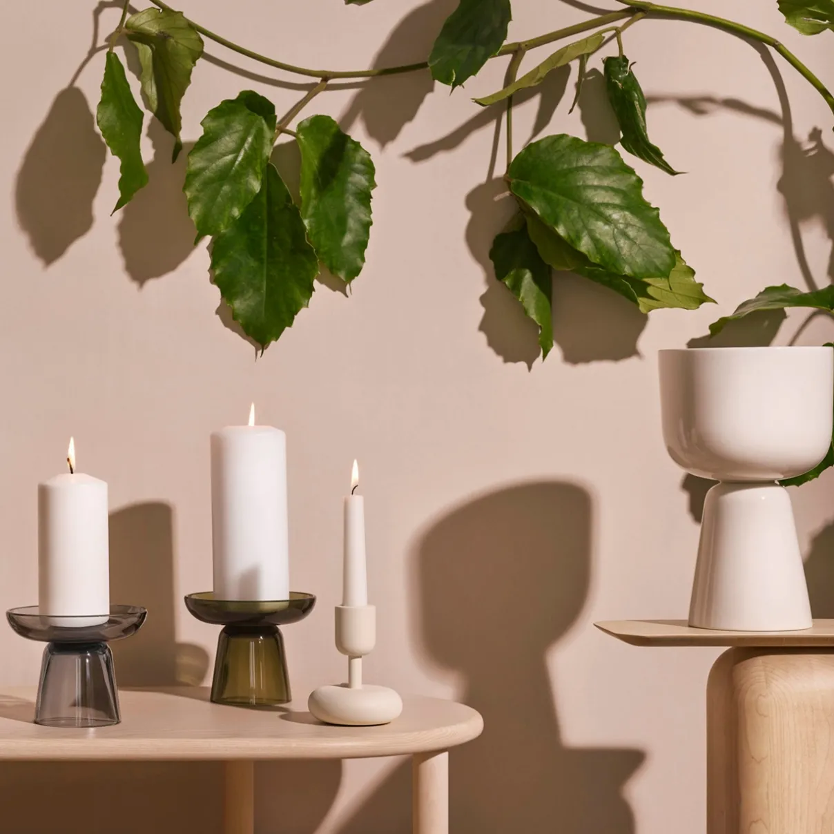 IITTALA Kukkaruukut-Ruukku jalallinen S korkea Valkoinen