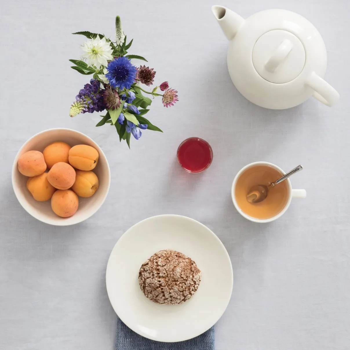 IITTALA Tarjoiluastiat|Teekannut-Teekannu 1,2l valkoinen